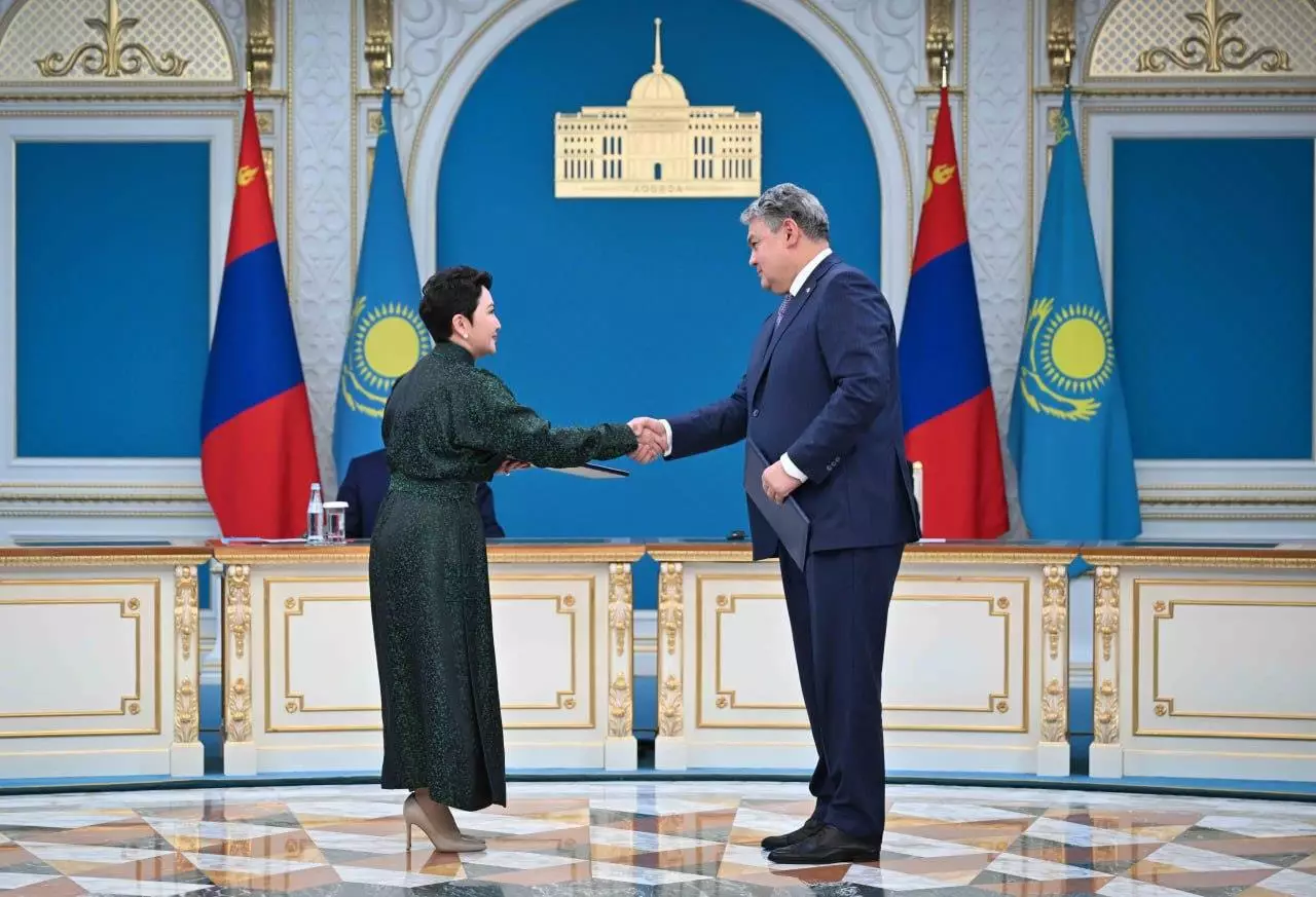 Казахстан и Монголия подписали широкомасштабные соглашения о сотрудничестве в Астане.