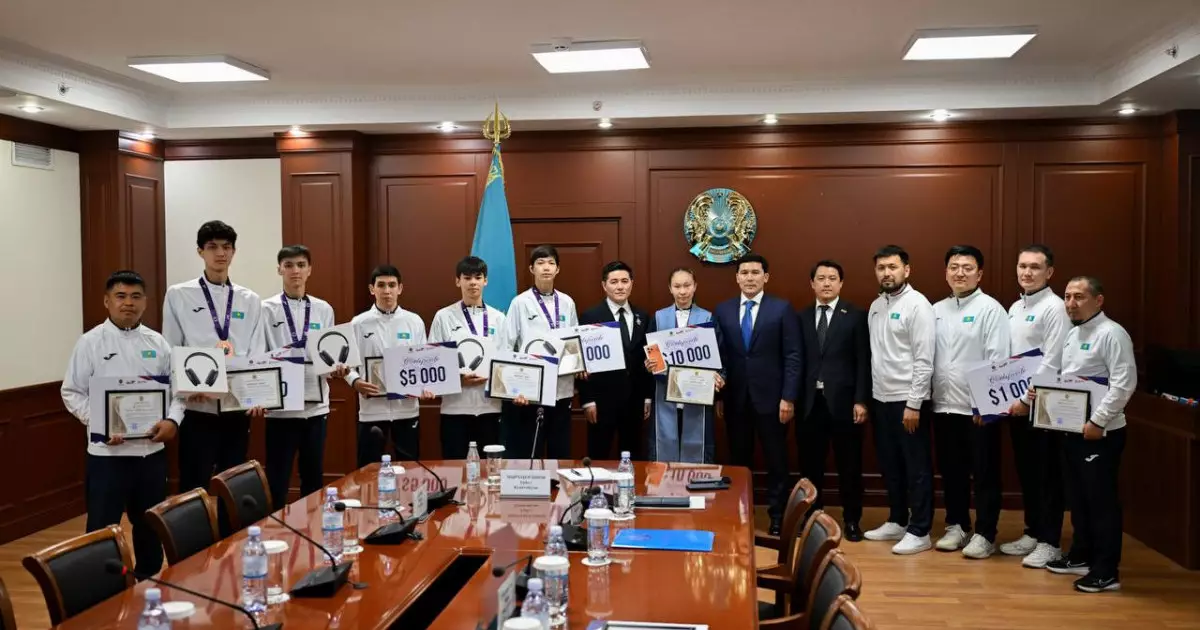  Таэквондодан әлем чемпионатының жүлдегерлеріне сыйақы табысталды 