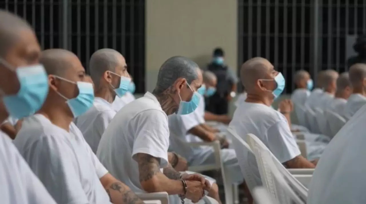 Крупнейший судебный процесс против банд начался в Сальвадоре