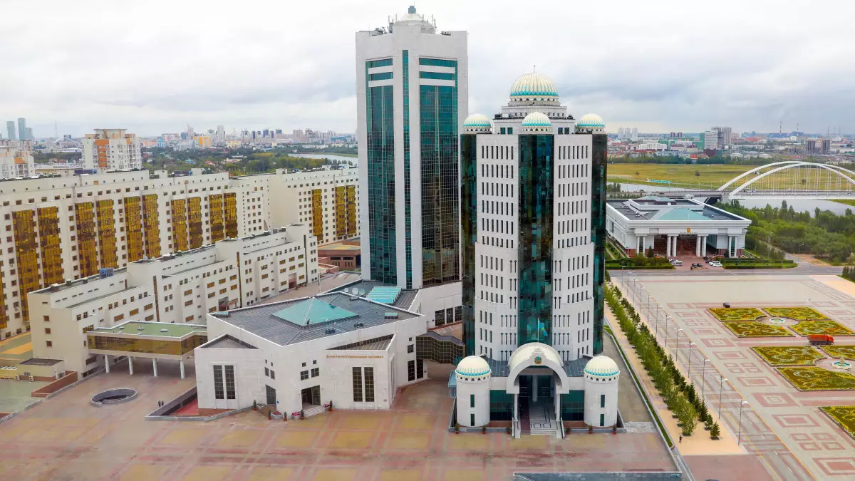 Маслихаты и акимы получат новые полномочия: закон одобрен в первом чтении