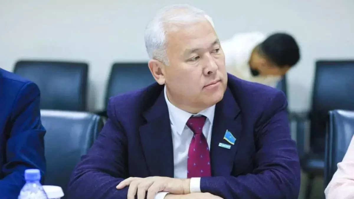 Абенов прокомментировал инцидент с оружием в квартире в Астане