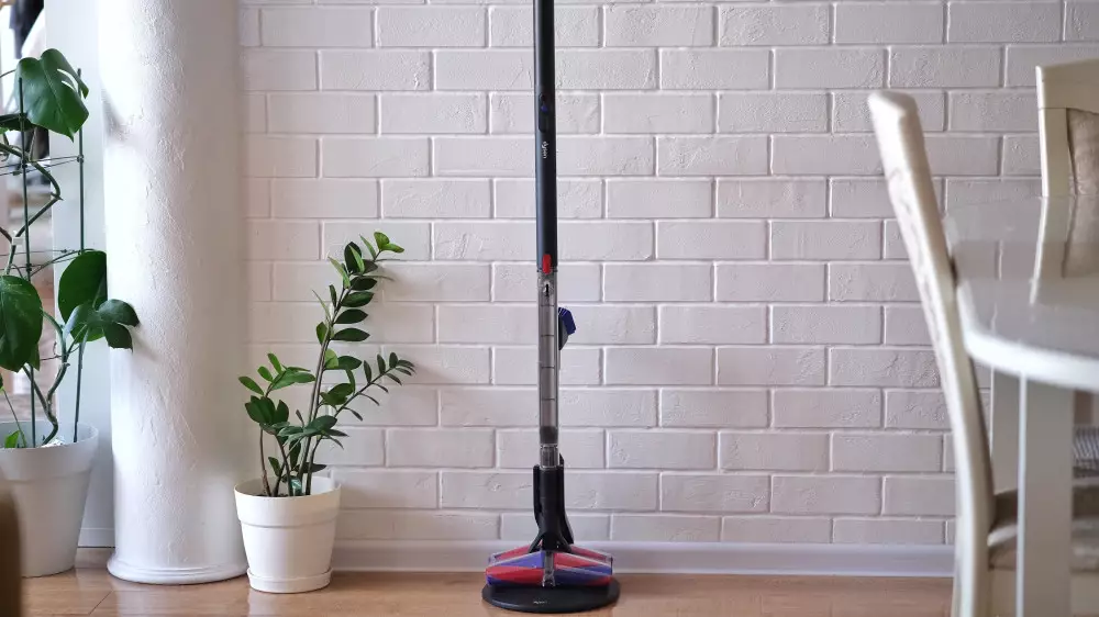 Пролезает там, где другие не могут: обзор Dyson PencilVac™ - самого тонкого пылесоса