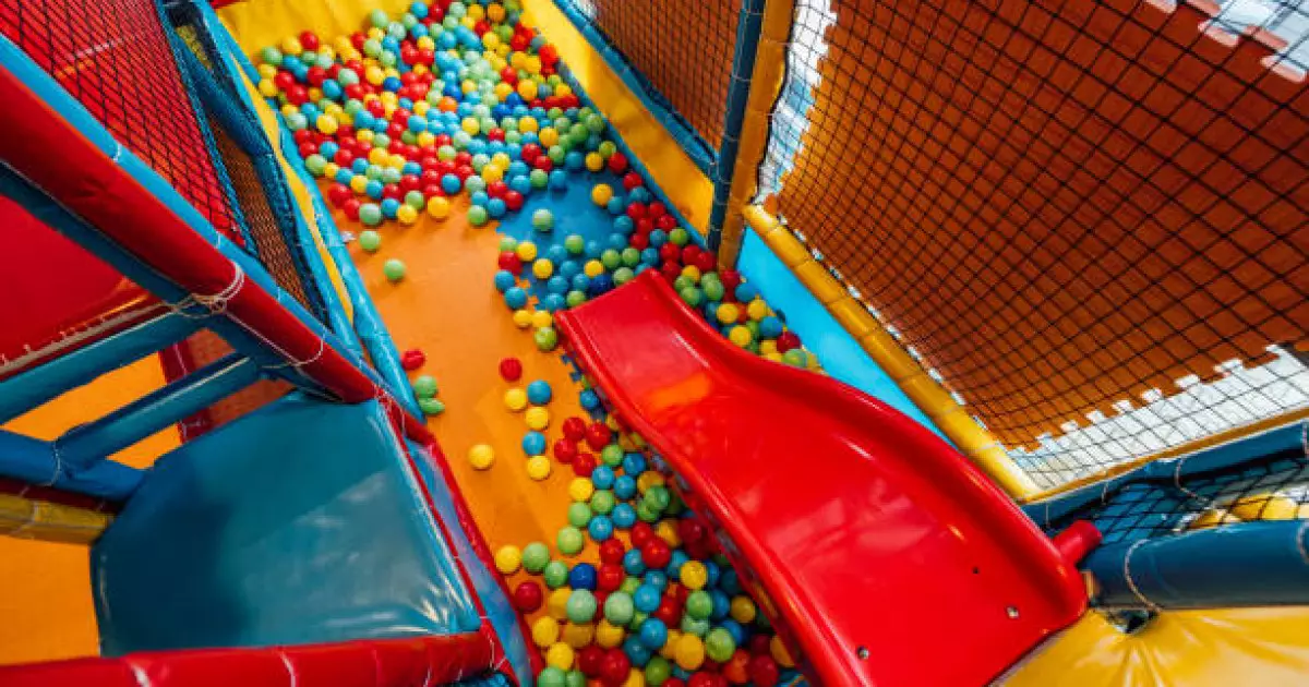   Сауда орталықтағы ойын алаңдарын 1-қабатқа орналастыруды заңмен міндеттеу – Мархабат Жайымбет   