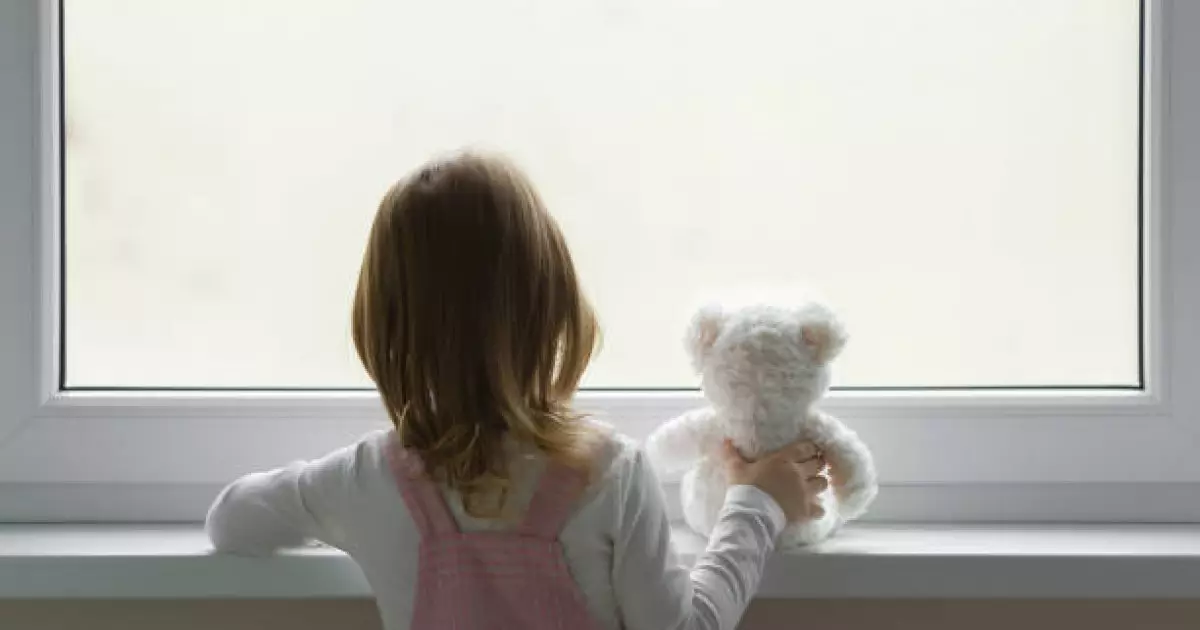   Полиция ата-аналарға балаларды терезеден құлаудан қорғау жолдарын ескертті   