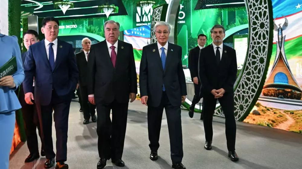 Президенттер Өңірлік экологиялық саммиттің көрме павильондарын аралады