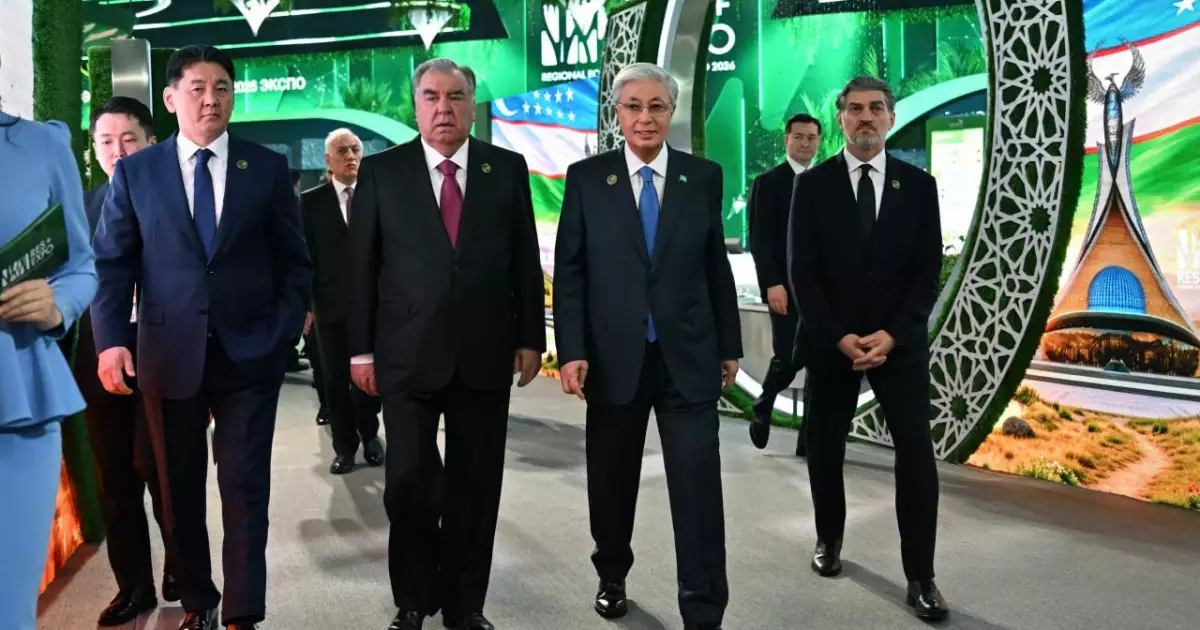   Мемлекеттер басшылары Өңірлік экологиялық саммиттің көрме павильонын аралады   