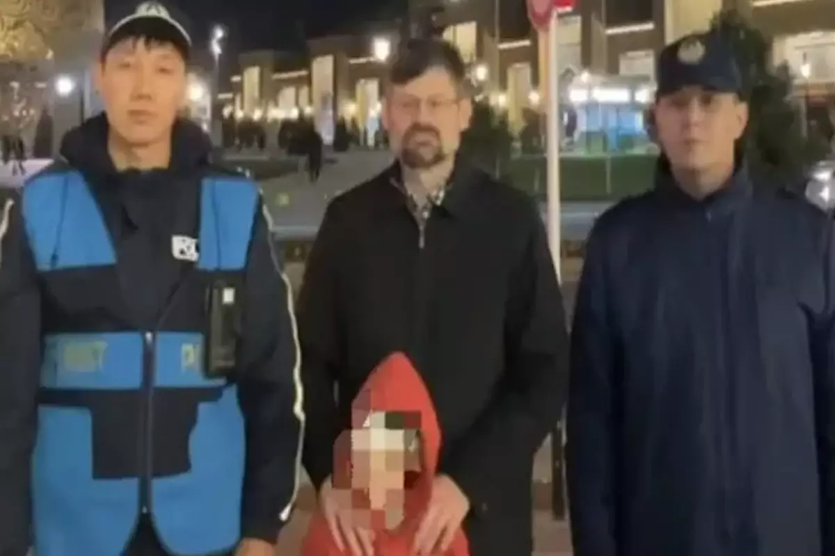 Американец потерял ребенка возле мавзолея в Казахстане