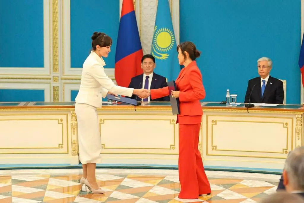 Монголия и Казахстан подписали 18 документов о сотрудничестве.