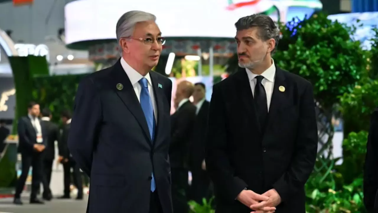 Мемлекеттер басшылары ӨЭС-тің көрме павильондарын аралады