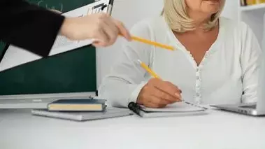 "Мұғалімнің мектепке кіріп шыққан уақыты тіркеліп отырады" деген белсенді педагог тиісті орындарға сұрау салды