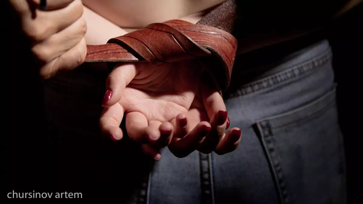 Таразда әйел өзін скотчпен байлап, шабуылды қолдан ұйымдастырған