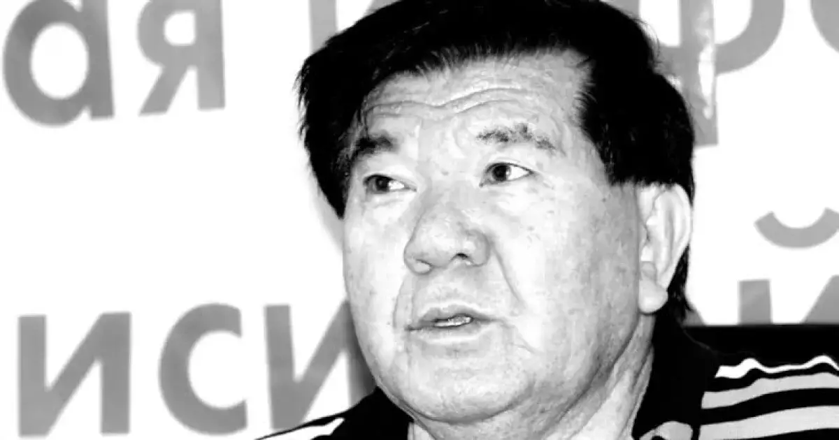 «Не болыпты, бір арсыз ақын өлді» – Серікжан Біләш өмірден озған Мұхтар Шахановқа тіл тигізді