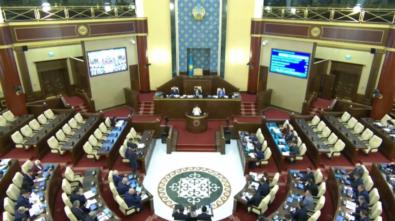 Депутатов маслихатов обяжут отчитываться перед населением