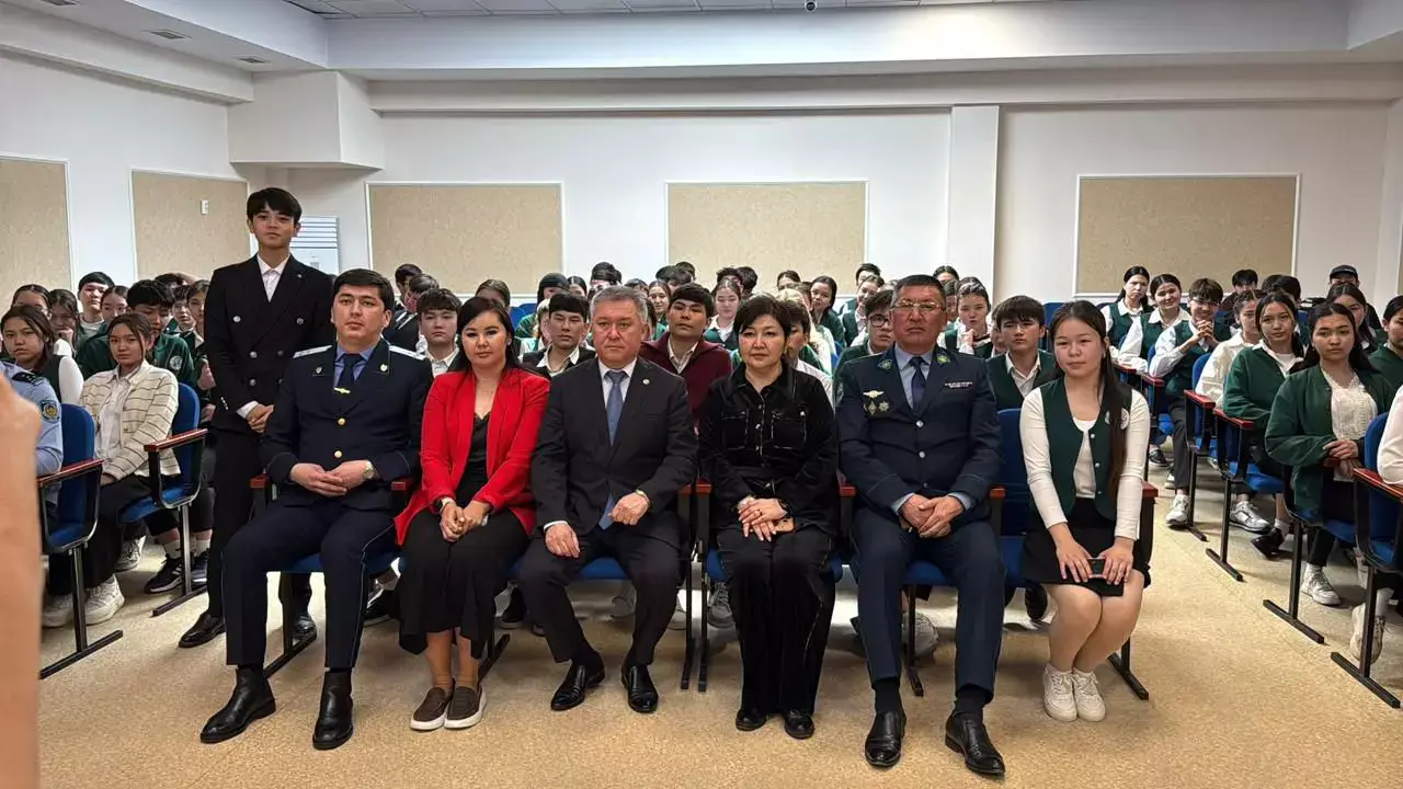 Құқықтық сауаттылық – қауіпсіздік кепілі: Ұлытауда оқушылар арасында дебат өтті