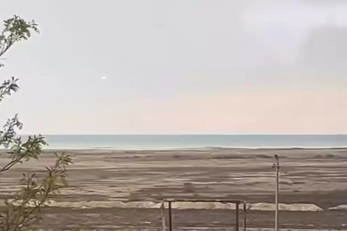 Военные прокомментировали неопознанные объекты в небе над Каспием