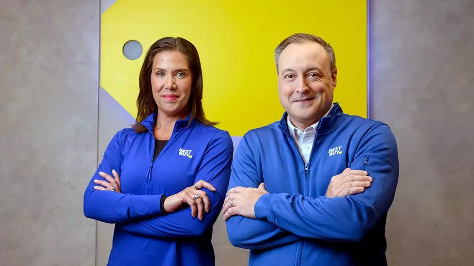 Генеральный директор Best Buy Кори Бэрри уходит в отставку.