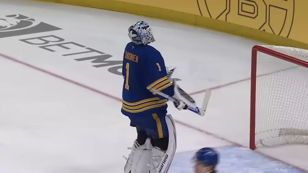 Чудо или вратарский ляп: гол со своей половины разделил соцсети