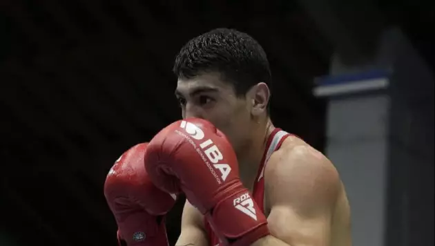 Казахстанский боксёр победил чемпиона мира и сотворил сенсацию