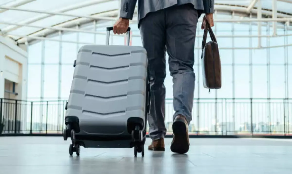 Қазақстанда бұрынғы министрлер мен әкімдердің шетелге шығуына тыйым салу ұсынылды