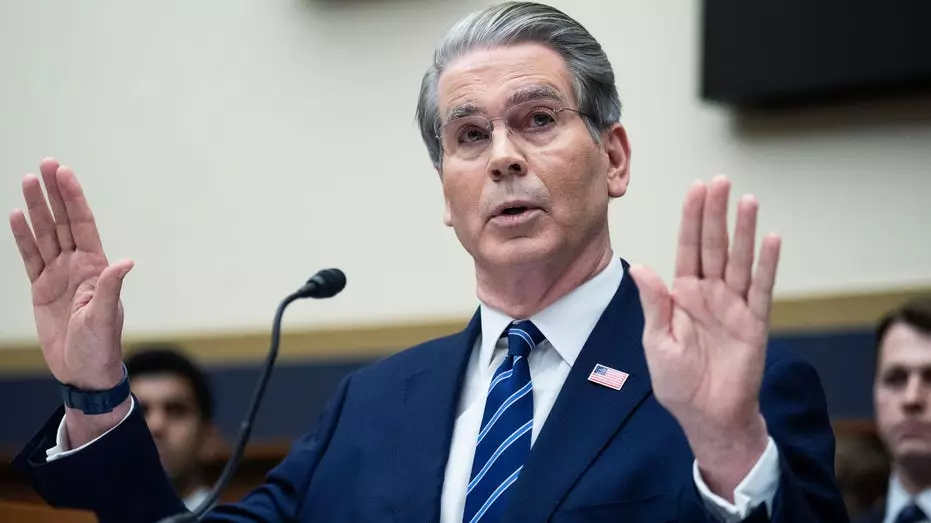 Бессент отвергает заявления демократов о «снятии санкций», называя обвинение в $14 млрд для Ирана и России тезисом ДНК.