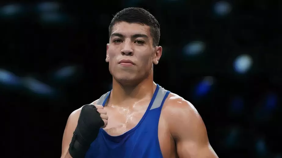Казахстанский боксер сенсационно победил чемпиона мира на Кубке мира 