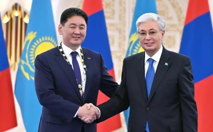 Улан-Батор шагнажээ: У.Хүрэлсүхийг Казахстаны төрийн дээд Алтан бүргэд одонгоор шагнав
