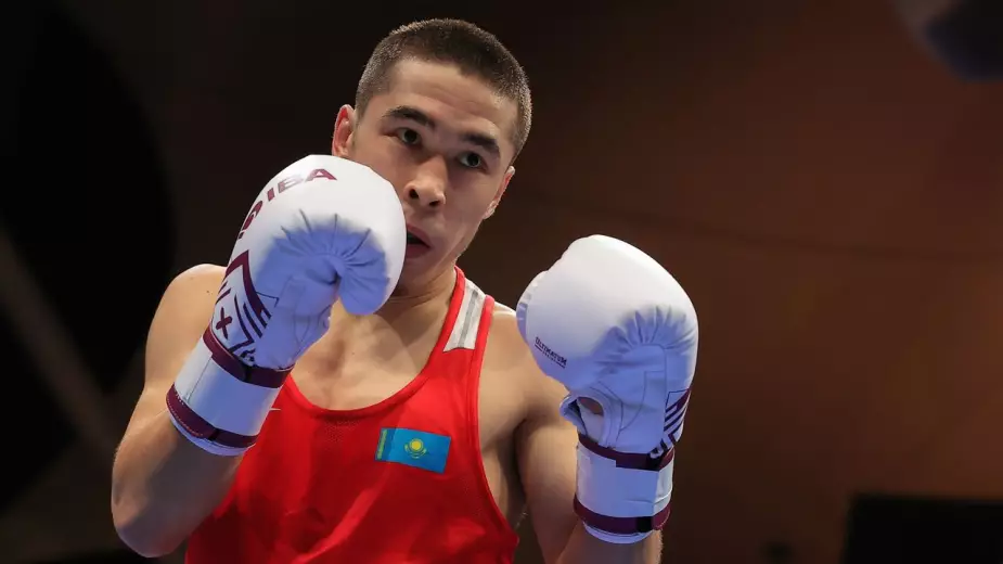 Казахстанский боксер сделал камбэк с 0:5 и выиграл бой на Кубке мира 