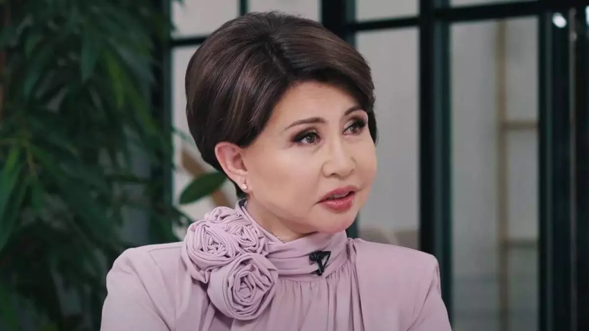 "Күйеуімнің басына барып жиі жылаймын": Роза Рымбаева жан сырын ақтарды