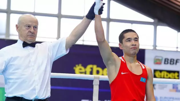 Казахстанский боксёр сделал камбэк с 0:5 и победил 12-кратного чемпиона
