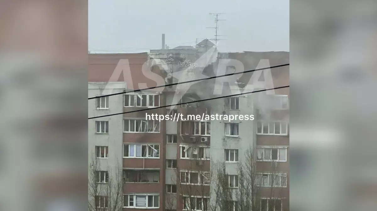 В Самаре взрыв БПЛА повредил крышу многоэтажки и несколько квартир