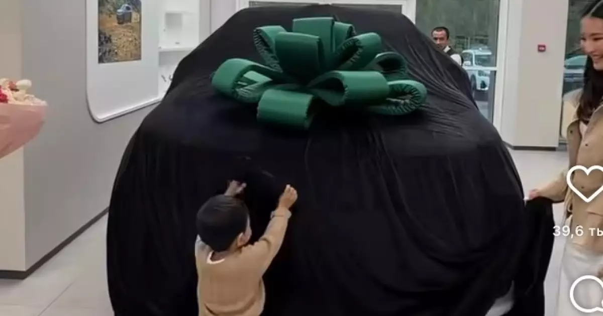  Айнұр Тұрсынбаева келінінің туған күніне көлік тарту етті (ВИДЕО) 