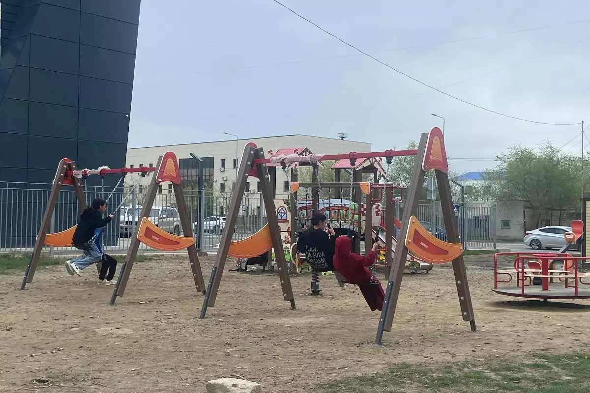 В акимате Атырау журналистский запрос о детских площадках превратили в “обращение гражданина”