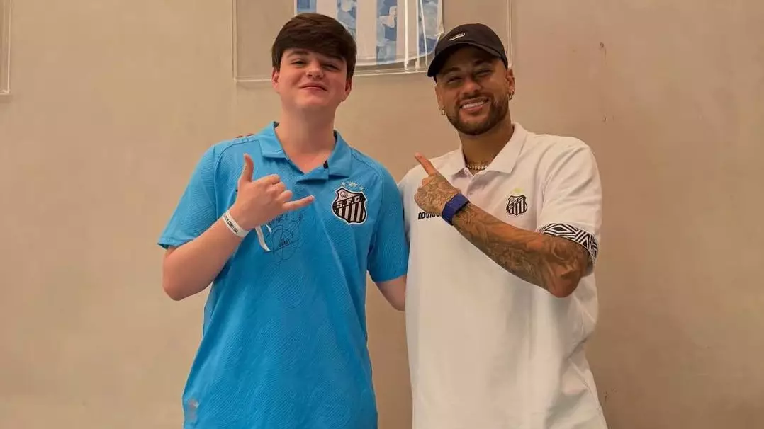 Қазақстандық киберспортшы Неймармен түскен суреттерін жариялап, желіні шулатты