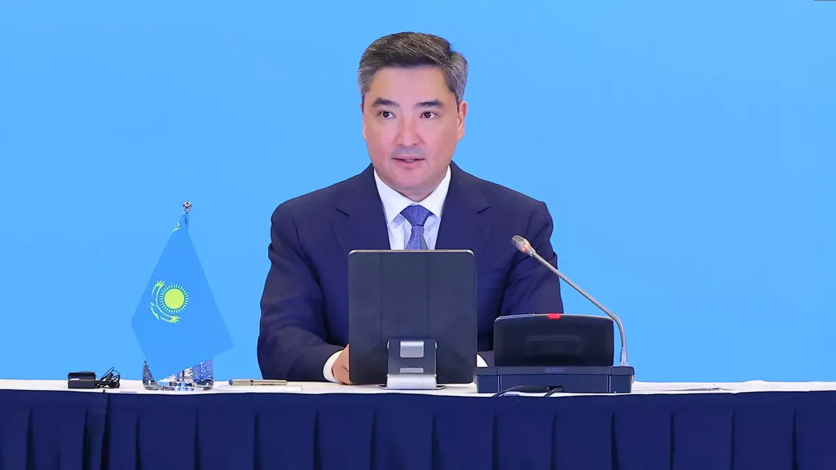 Бектенов: Қазақстан 4 жылда 5 мың шақырым жаңа теміржол салады 