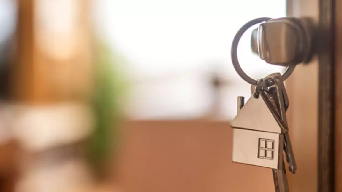 Жетімдер жылдар бойы баспана күтуде: сенатор Үкіметке қатаң сауал жолдады