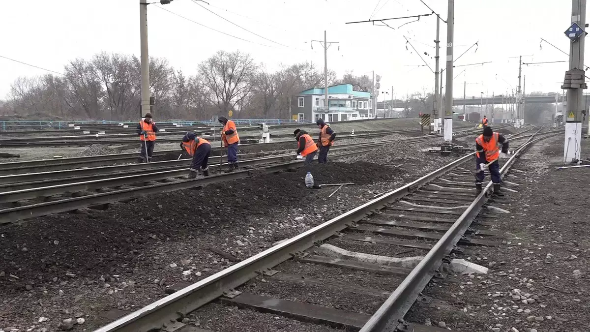 Қазақстанда 5 мың шақырым жаңа теміржол салынады – Олжас Бектенов