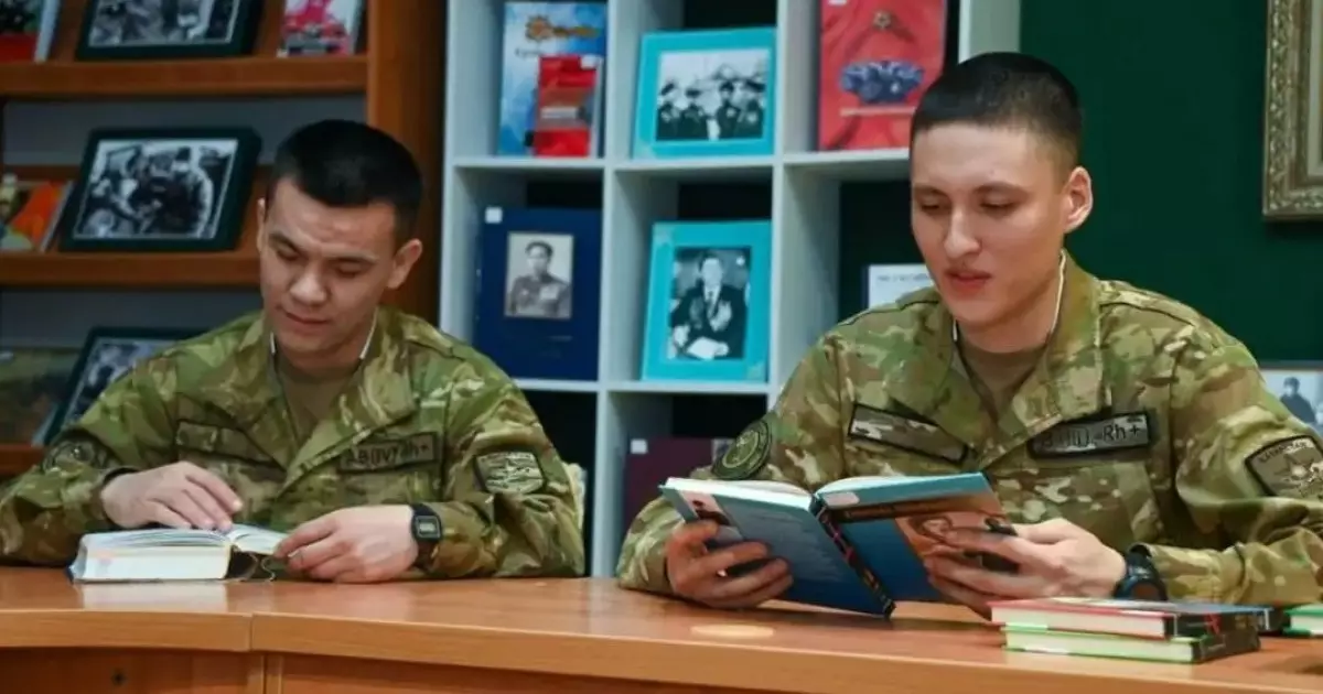  Сарбаздарға жаңа талап қойылды: енді бір жылда кемі 5 кітап оқуы тиіс 