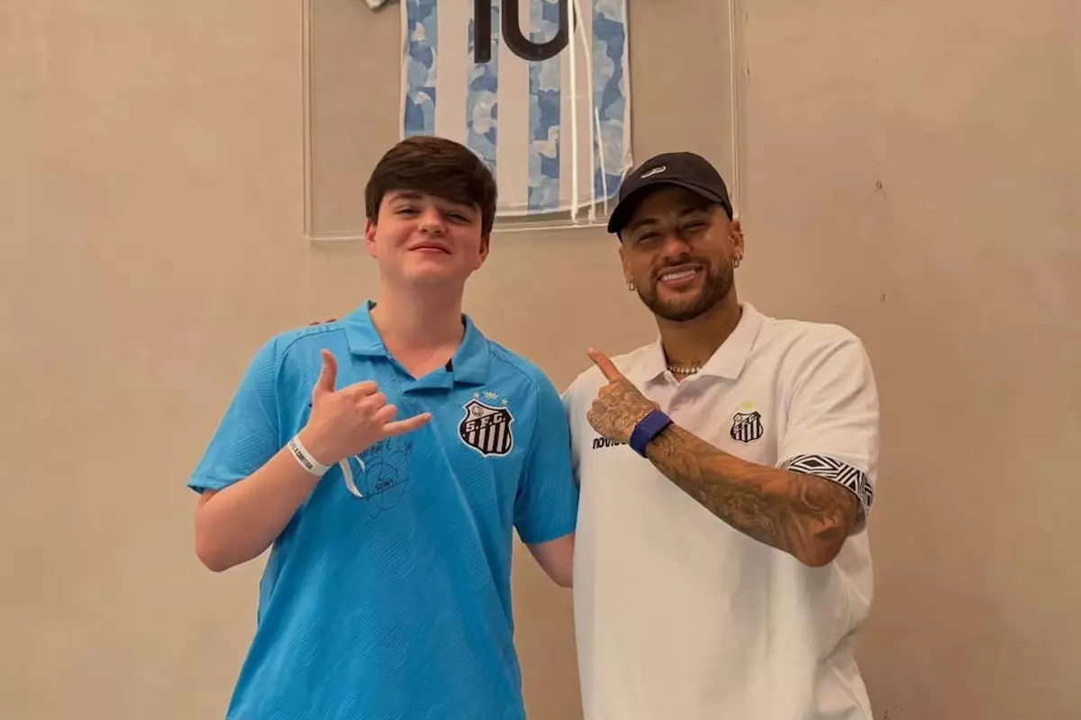 Казахстанский киберспортсмен встретился с Неймаром