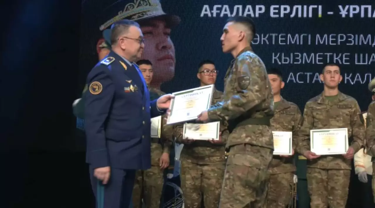 Более тысячи военнослужащих получили образовательные гранты