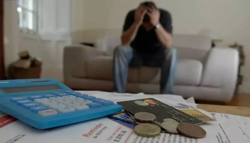 Банкам запретили опустошать счета узбекистанцев