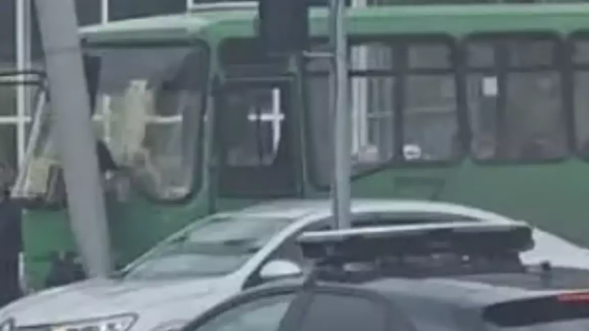 Теміртауда жолаушылар автобусы апатқа ұшырады