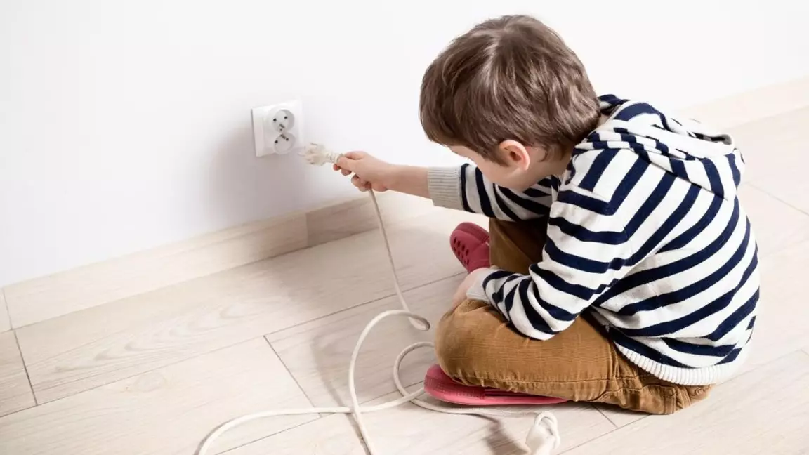 Теміртауда үш бала тоққа түсті