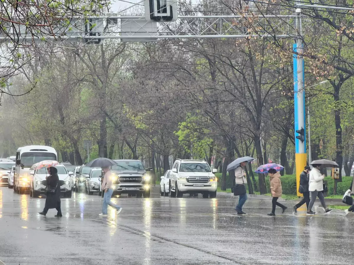 Алматыда жауын-шашынға байланысты коммуналдық қызметтердің дайындығы күшейтілді