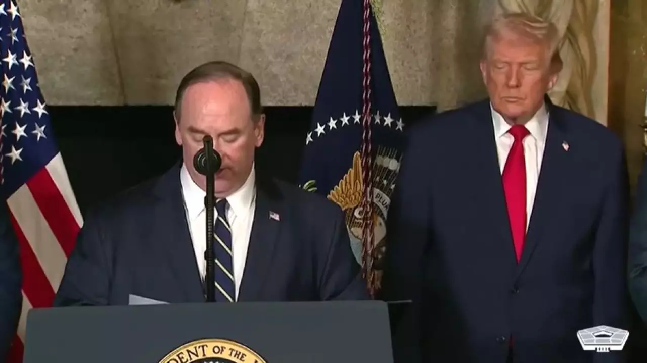 Главу ВМС США отправили в отставку