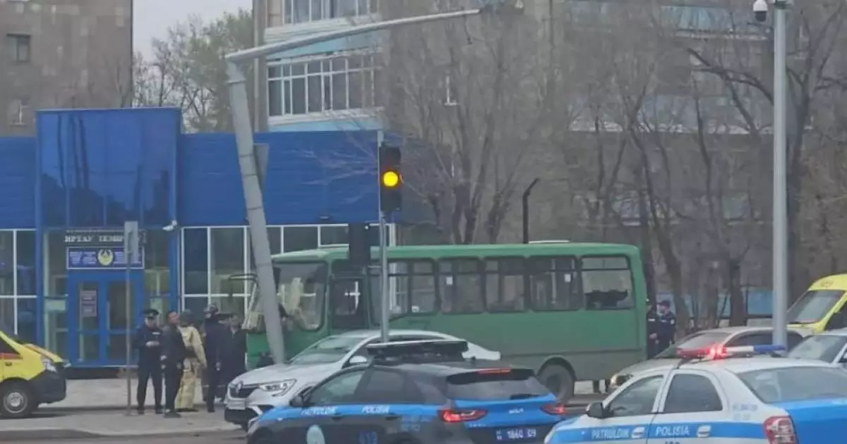  Қарағанды облысында жолаушылар автобусы бағанаға соғылды: зардап шеккендер бар 