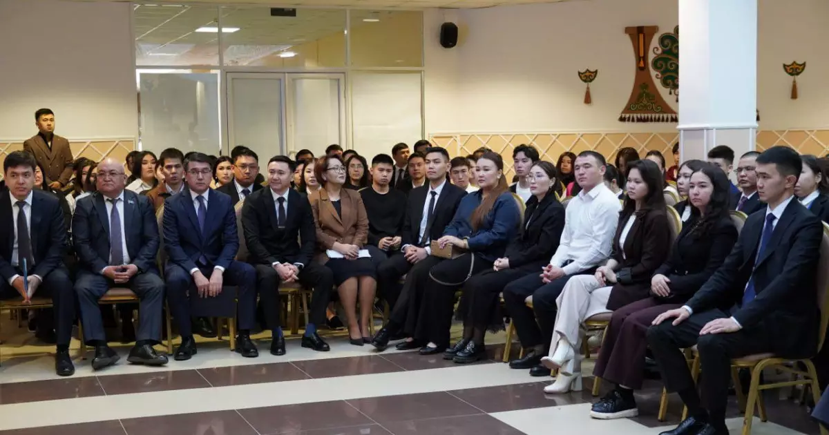  Батыс Қазақстан облысында мемлекеттік қызметті дамыту мәселелері талқыланды 