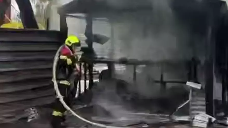 В Астане спасатели потушили горящий павильон в Центральном парке