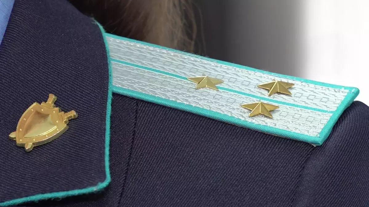 Аса ірі алаяқтық жасады делінген күдікті әйел Грекиядан экстрадицияланды