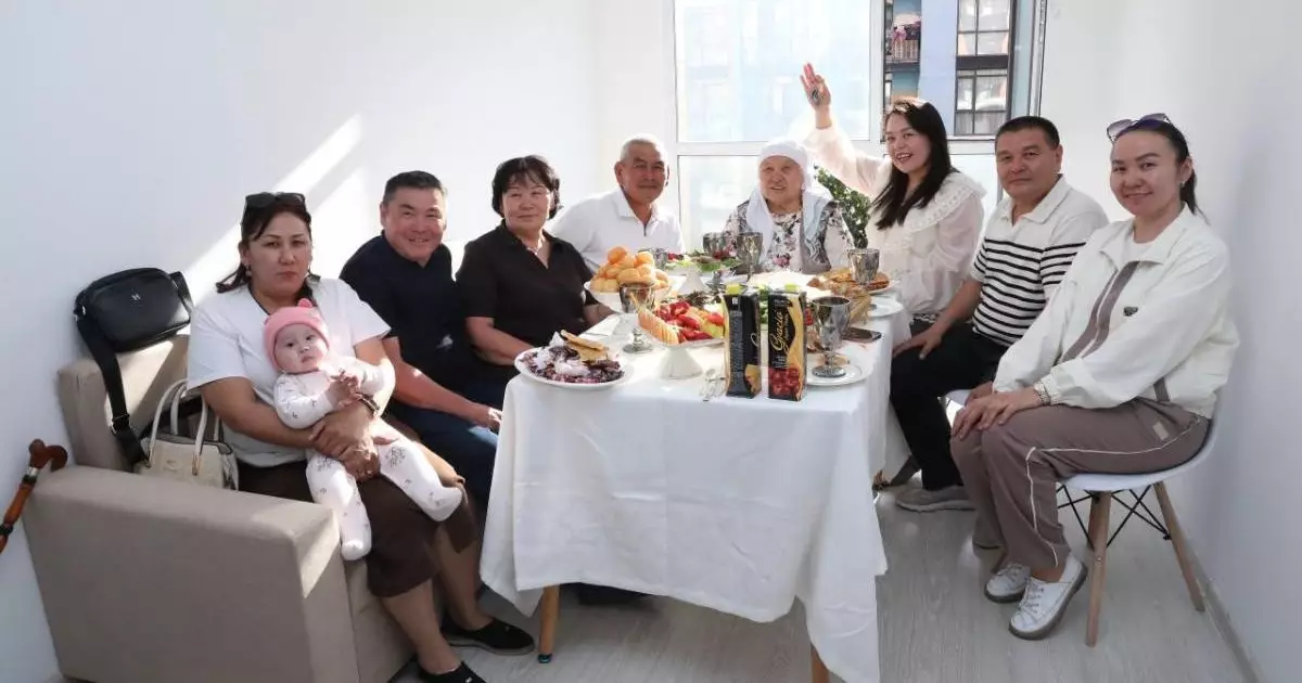  В Алматы молодые ученые заселились в новые квартиры 