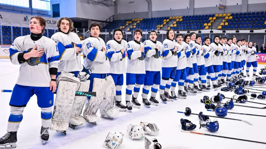 Казахстан гарантировал серебро на чемпионате мира по хоккею среди юниоров (ВИДЕО)